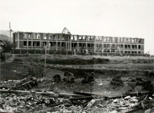 写真は原爆投下後の長崎浦上第一病院